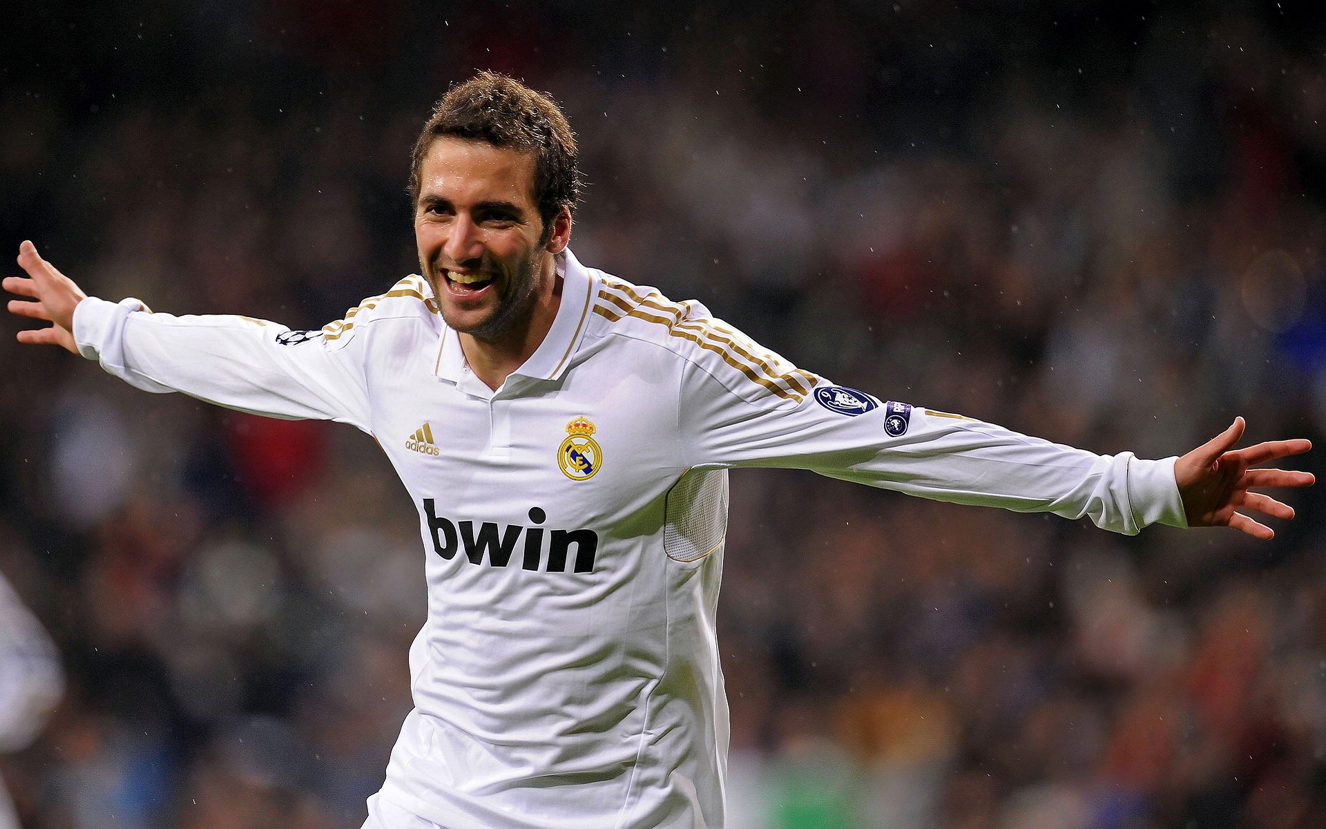 蝶泳名将张雨菲再创佳绩 国际泳联世锦赛摘金破纪录